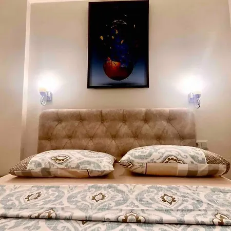 Licensed ,jazzy Class 3 Bedrooms Homes 100mb Wi-fi Apartment