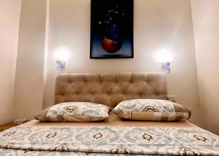 Licensed ,jazzy Class 3 Bedrooms Homes 100mb Wi-fi Apartment