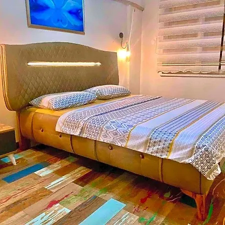 Daire Licensed ,jazzy Class 3 Bedrooms Homes 100mb Wi-fi