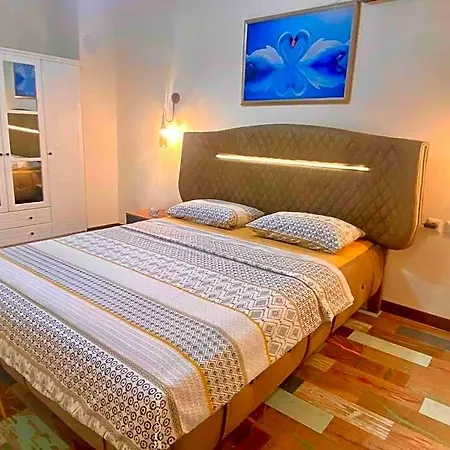 Licensed ,jazzy Class 3 Bedrooms Homes 100mb Wi-fi *