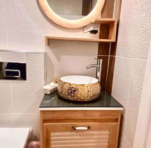 Licensed ,jazzy Class 3 Bedrooms Homes 100mb Wi-fi Daire