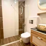 Licensed ,jazzy Class 3 Bedrooms Homes 100mb Wi-fi Lägenhet *