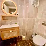 Licensed ,jazzy Class 3 Bedrooms Homes 100mb Wi-fi Lägenhet